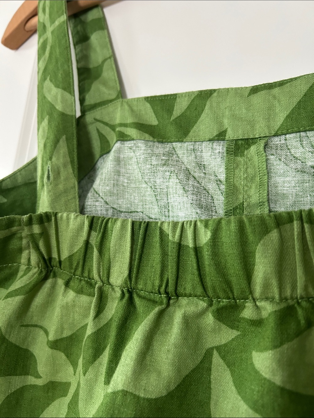 Banana Republic Crop Top Sz M w MEASUREMENTS Green Leaf Print Linen Adj. Straps - Picture 7 of 12